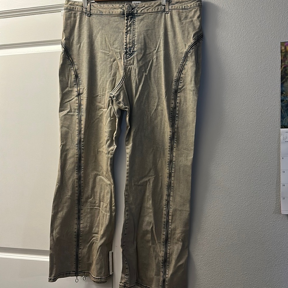 NWOT BDG zip all the way up acid wash denim jeans alternative fashion